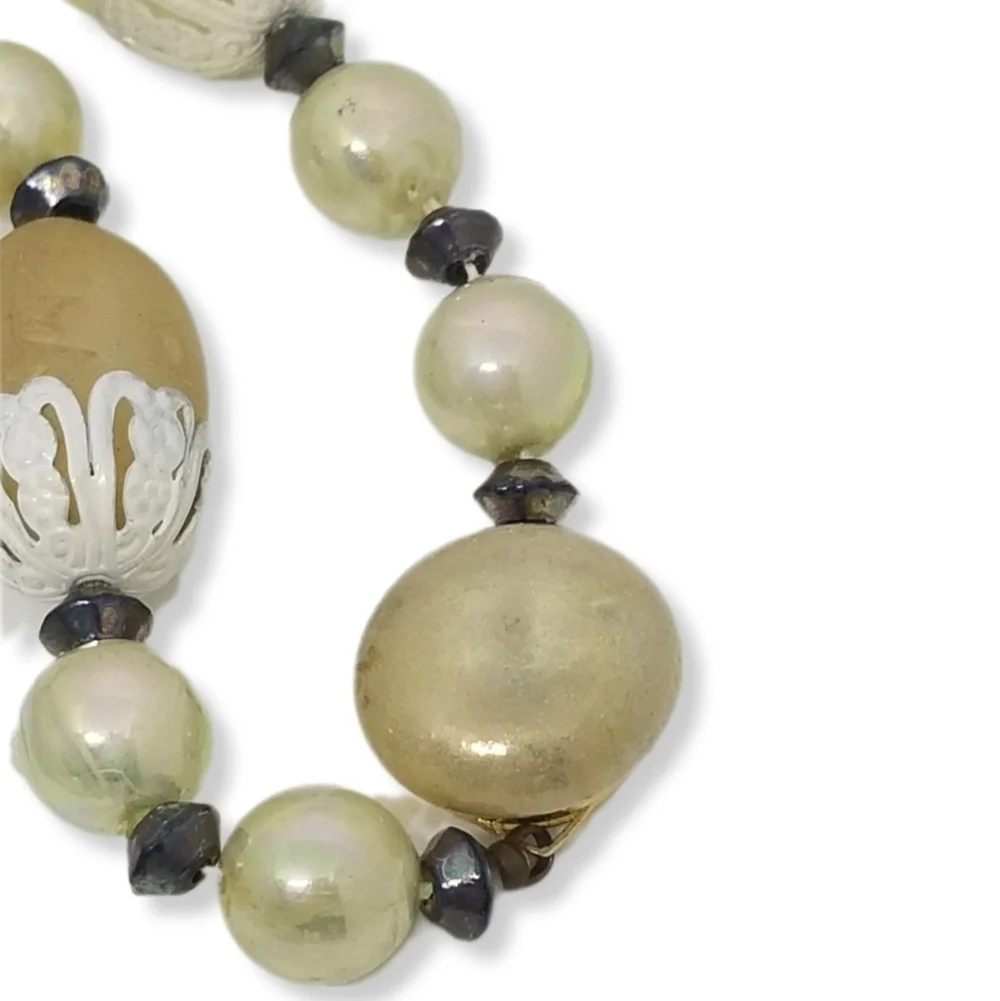 VINTAGE 1950s JAPAN MADE PASTEL COLOR FROSTED ACRYLIC BEAD STATEMENT NECKLACE